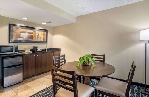 Newark Hotel | Comfort Inn & Suites Newark - Wilmington