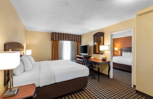 Somerset Hotel | Comfort Inn & Suites Somerset - New Brunswick
