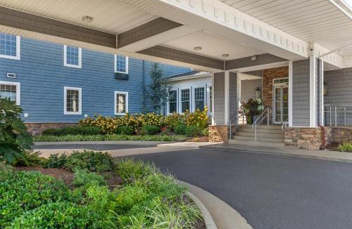 Chincoteague Hotel | Comfort Suites Chincoteague Island Bayfront Resort