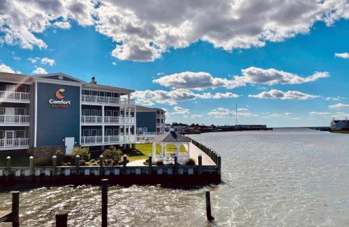 Chincoteague Hotel | Comfort Suites Chincoteague Island Bayfront Resort