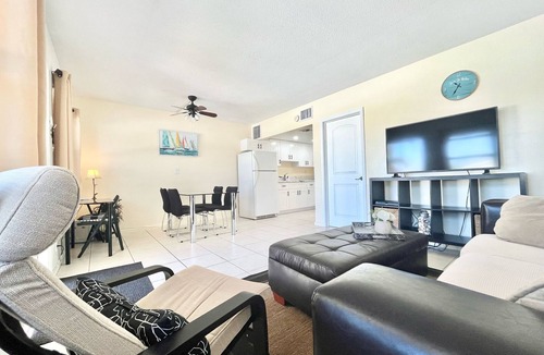 Lauderdale-by-the-Sea Apartment | comfortable apartment five minutes walk from the Beach