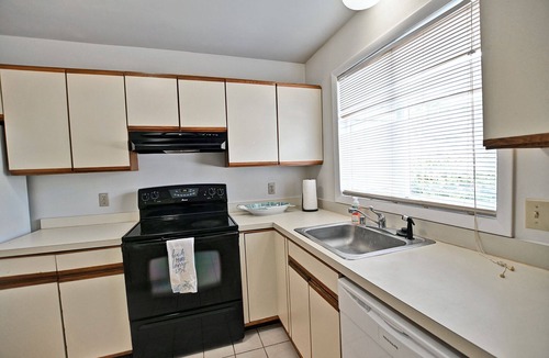 Bethany Beach House | Comfortable 3 Bedroom Townhouse near Bethany Beach! Wifi Available, Pets Allowed, Pool, Tennis, Beach Trolley!