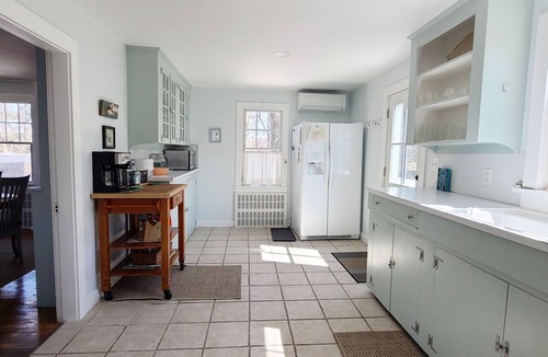Wellfleet House | Comfortable 3BD-Walk to Uncle Tim's Bridge, Screen Porch, Ping Pong, A/C, Enclosed Outdoor Shower