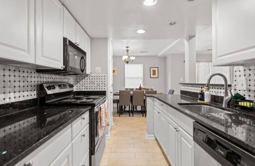 Landmark House | Comfortable 3BR Stay Near DC Park + Free Parking