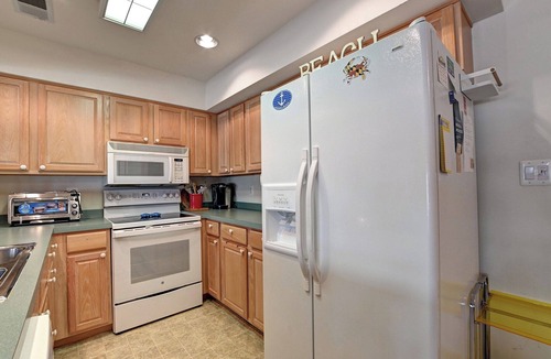 Bethany Beach Villa | Comfortable 4 bedroom Villa in Sea Colony Resort! Close to pools, tennis courts, beach, restaurants and shops!