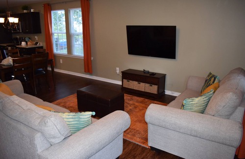 Mosby House | Comfortable, Beautiful Townhome in quaint neighborhood w/patio deck