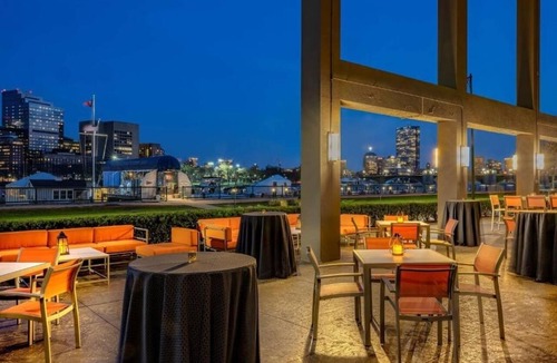East Cambridge Hotel | Comfortable Cambridge Stay w/Spectacular Charles River Views