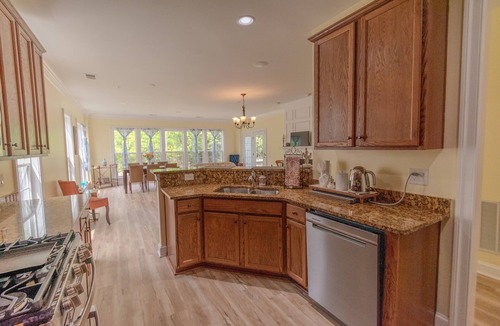 Fredericksburg House | Comfortable & Elegant Getaway Near MWH