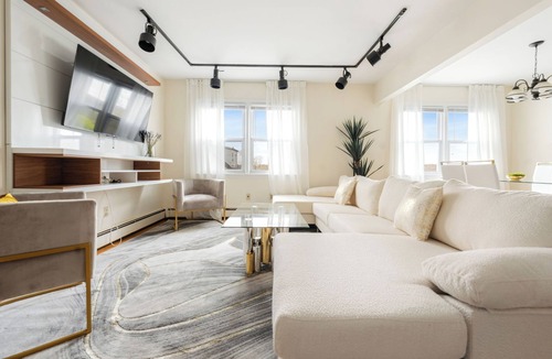 White Plains Apartment | Comfortable & Spacious 3BR /Free Parking/Great for Families