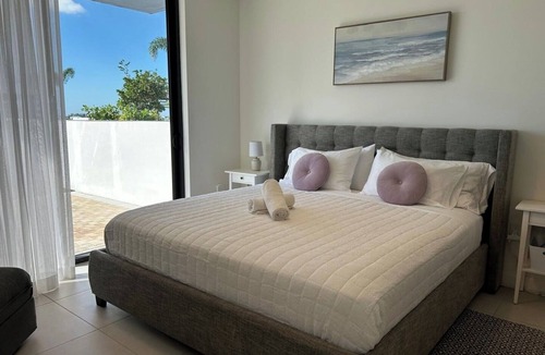 Doral House | Comfortable Studio suites in downtown Doral.