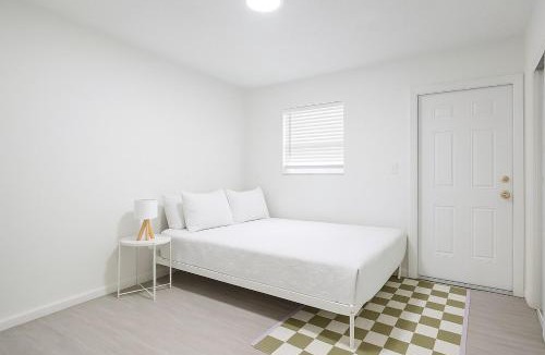 Riverside Park Apartment | Comfy 2BR Apartment Near Las Olas with Patio, BBQ and FREE PARKING