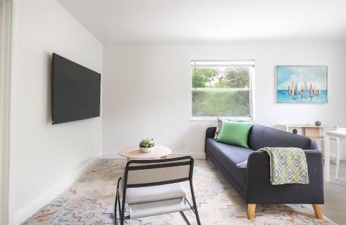 Riverside Park Apartment | Comfy 2BR Apartment Near Las Olas with Patio, BBQ and FREE PARKING