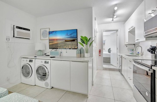 Lauderdale-by-the-Sea Apartment | Comfy 2Br 3 min to Beach Home!