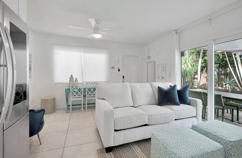 Lauderdale-by-the-Sea Apartment | Comfy 2Br 3 min to Beach Home!