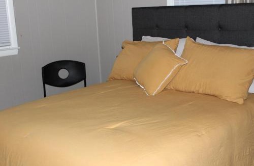 Long Neck House | Comfy 3-Bedroom Near The Beach With A Pool & Grill