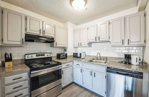 Richmond Apartment | Comfy and Budget Friendly 2Bd Apartment