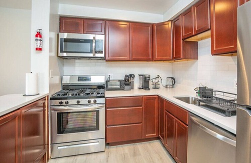Nauck Apartment | Comfy and Cozy -Minutes from DC!
