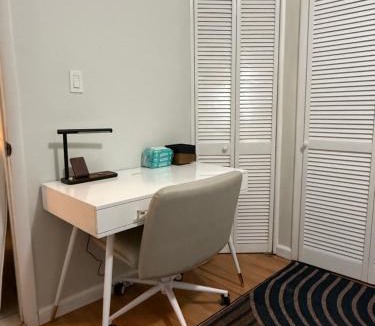 The Heights House | Comfy apt with skyline front view Mins away from NYC
