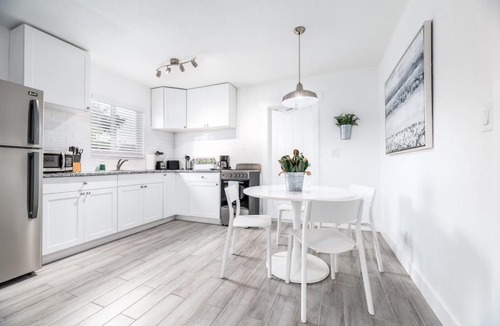 Middle River Terrace Apartment | Comfy Condos at Middle River Apt 1