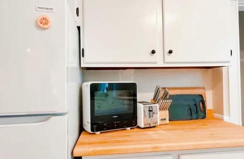 Medford Apartment | Comfy, Stylish Apt. Near Uni's, Driveway