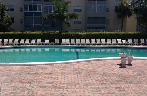 Lauderdale Lakes Apartment | Condo à Louer, 55 Ans+, rez de Chaussée Près de Tout, Golf, Épicerie, Plage
