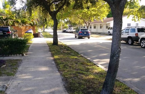 Parkside Apartment | Condo#3. KING SIZE BED, HIGH SPEED INTERNET and FREE PARKING.