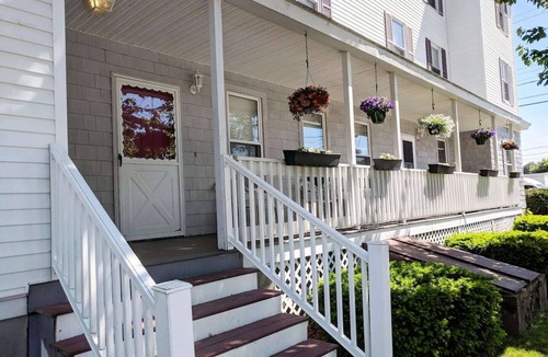 Old Orchard Beach Condo | Condo in downtown OOB. 4 min walk to Pier & Beach