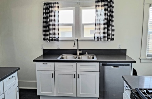 Park Mesa Heights Apartment | Condo-Style Apt. - Upstairs - Convenient to LAX