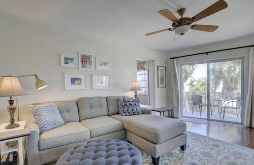 Lauderdale-by-the-Sea Condo | Condo w/Heated Pool and Steps to the Beach! Min 90-Day Rental
