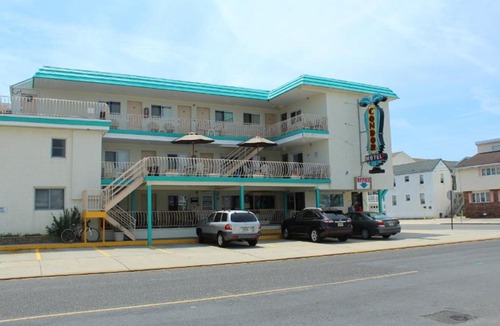 North Wildwood Hotel | Condor Motel - Beach Block