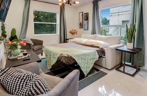Little Ranches Apartment | Condor: Renovated Professional Design & Near Beach