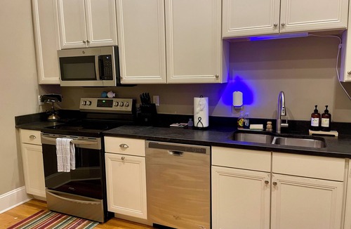 Downtown Cambridge Condo | Conductor's Rest: Beautiful 2 Bedroom Loft in Historic Cambridge, Maryland