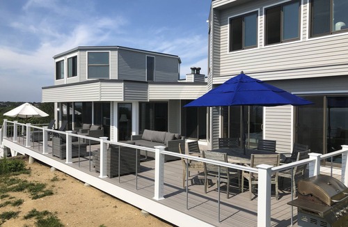 North Truro House | Contemporary beach house on dune directly on Cape Cod Bay