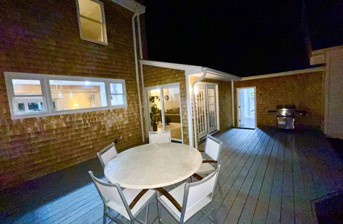 North Eastham House | Contemporary Cape Getaway: Perfect Beachside Vacation for 10!