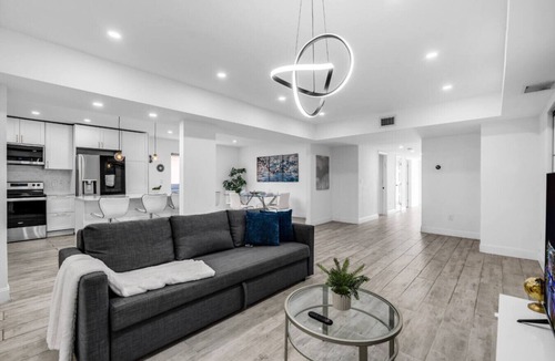 El Portal House | Contemporary Family Oasis Pool & Comfort