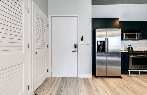 Downtown Miami Apartment | Contemporary Loft in Beautiful Down. 4 people