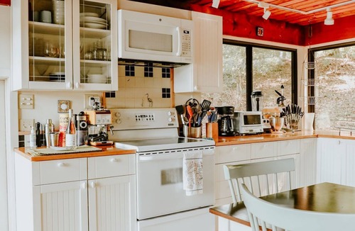 Chestertown House | Contemporary waterfront house with private dock & kayaks!
