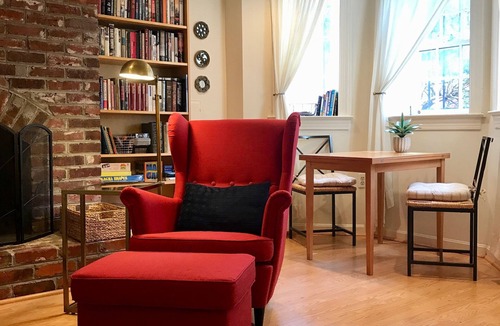 Stanton Park Apartment | Convenient, comfortable Capitol Hill 1 BR apt. close to sights, dining and Metro