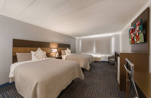 Teaticket Hotel | Convenient Falmouth Stay – Walk to Beaches, Ferry & Downtown Shops