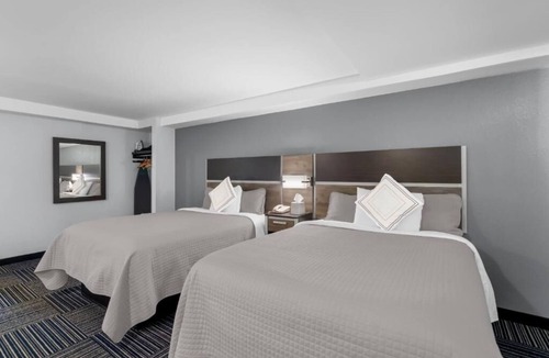 Teaticket Hotel | Convenient Falmouth Stay – Walk to Beaches, Ferry & Downtown Shops