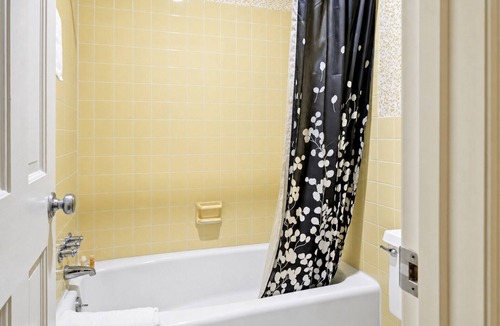 Lewisburg Hotel | Convenient Highway Stay | Near I-64, Free Parking, Close to Attractions