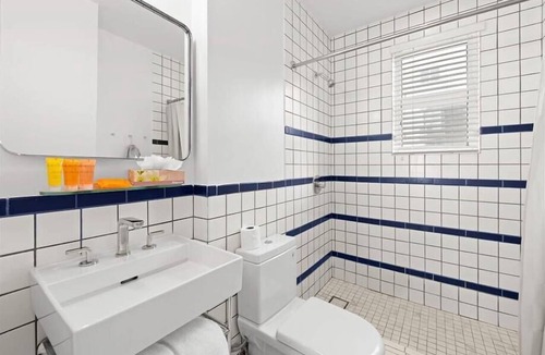 West Avenue Hotel | Convenient South Beach Stay! Outdoor Pool & nr Lummus Park, Miami Beach