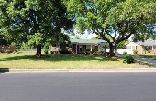 New Bern House | Conveniently Located 3 Bedroom 2 Bathroom House
