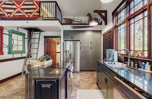 Kalispell House | Conveniently located home w/full kitchen, w/d, deck