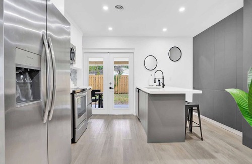 North Andrews Gardens House | Cool Blue - Designer 3BR Retreat