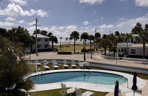 Lauderdale-by-the-Sea Hotel | Coral Key Inn