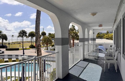Lauderdale-by-the-Sea Hotel | Coral Key Inn