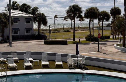 Lauderdale-by-the-Sea Hotel | Coral Key Inn