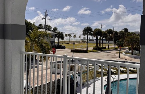 Lauderdale-by-the-Sea Hotel | Coral Key Inn