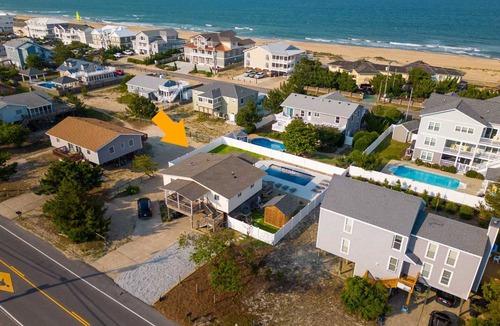 Sandbridge House | Coral Point - Updated Cozy 4 bedroom w/Salt Water Pool